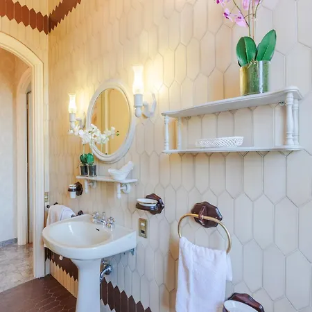 In Lucca With Pool And Countryside Views *