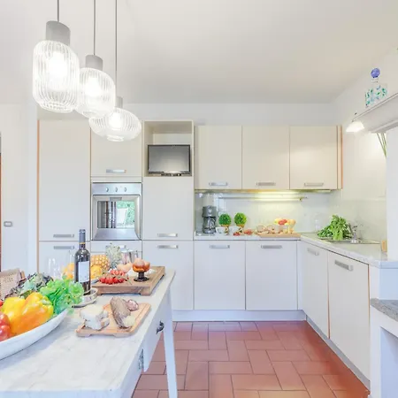 In Lucca With Pool And Countryside Views Вилла *