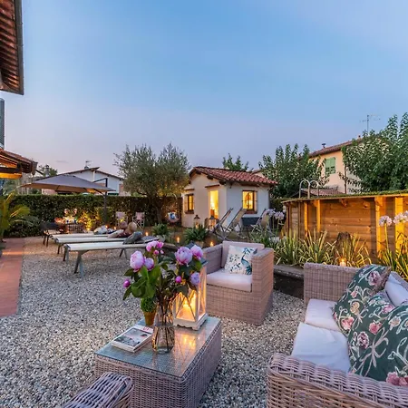 In Lucca With Pool And Countryside Views Cappella