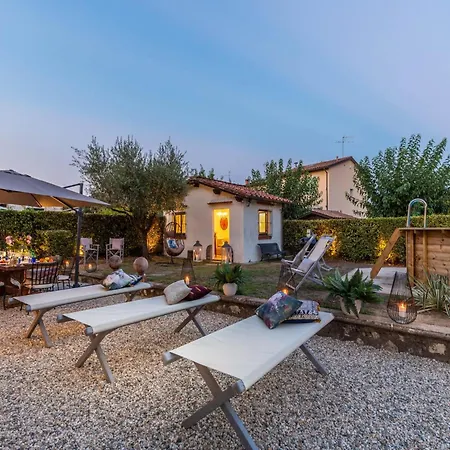 In Lucca With Pool And Countryside Views Cappella