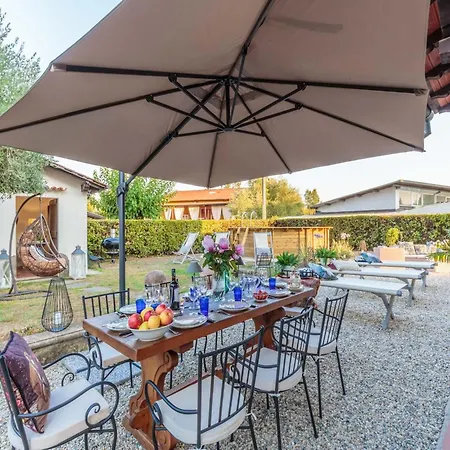 In Lucca With Pool And Countryside Views Cappella