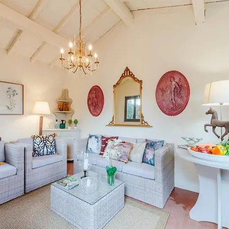 Cesare, A Convenient 4 Bedroom Cappella