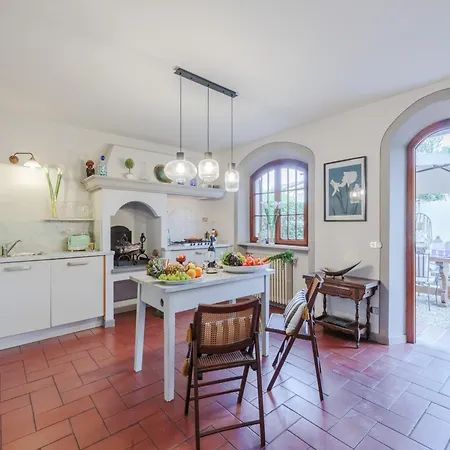 In Lucca With Pool And Countryside Views Вилла Cappella