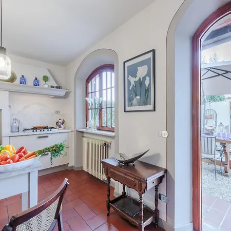 In Lucca With Pool And Countryside Views Вилла